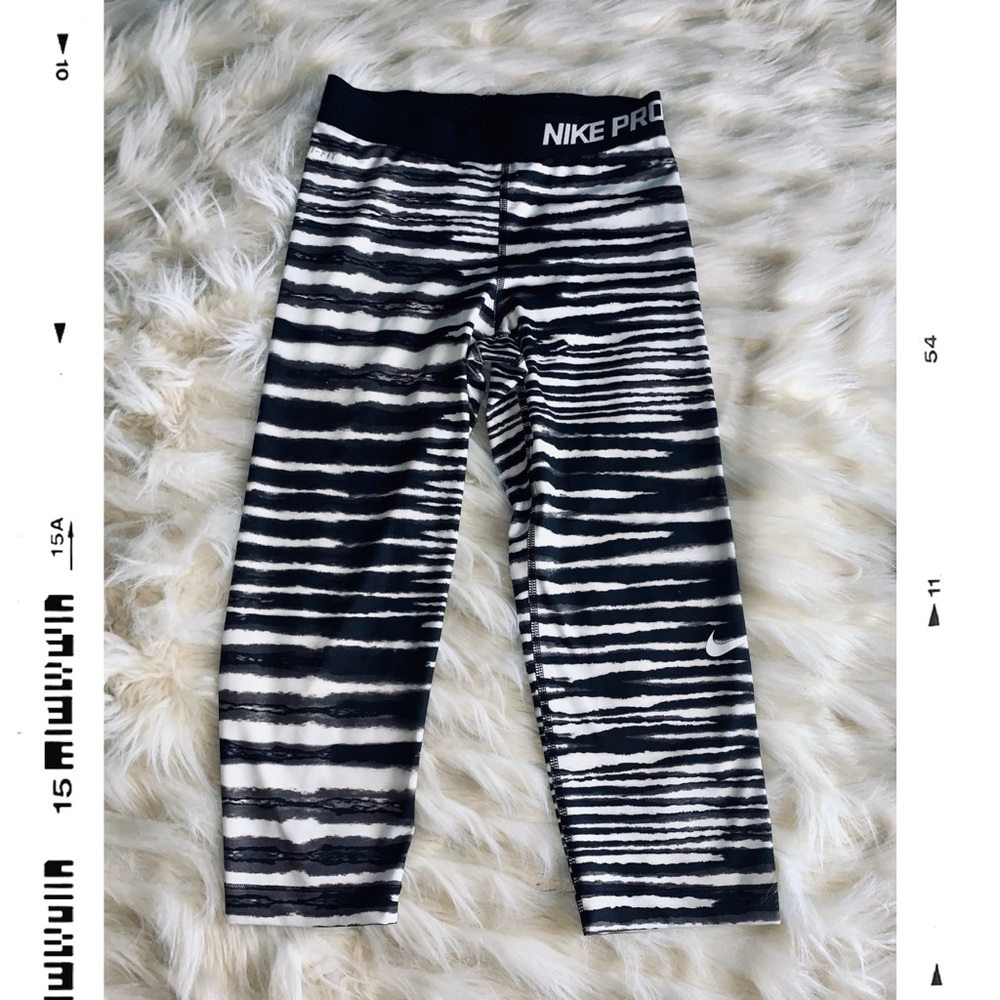 STRETCHY, MEGA SOFT NIKE CAPRI LEGGINGS 👟✔️